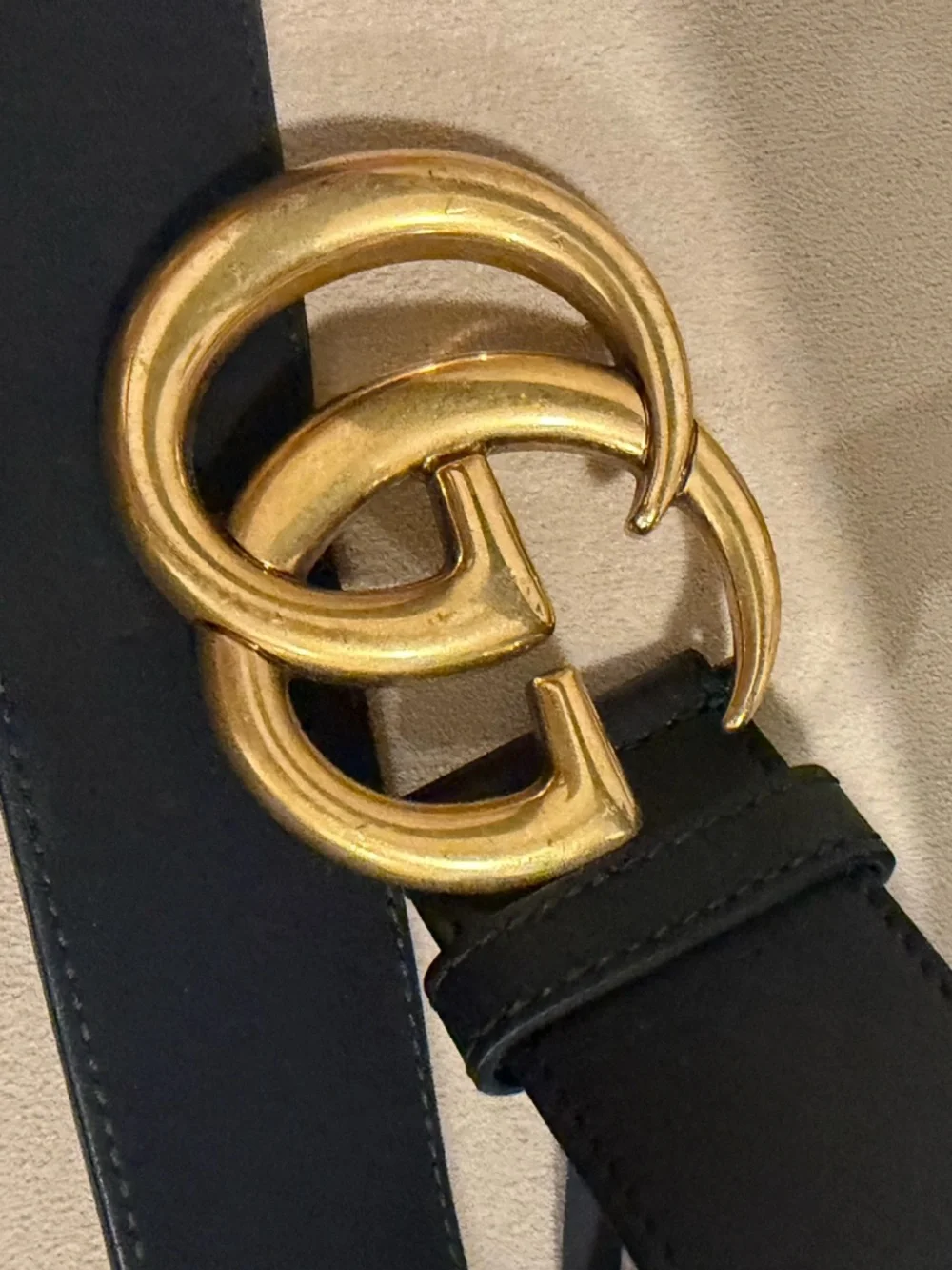 Gucci Black Leather Belt with Gold Interlocking GG Buckle - Picture 3 of 3